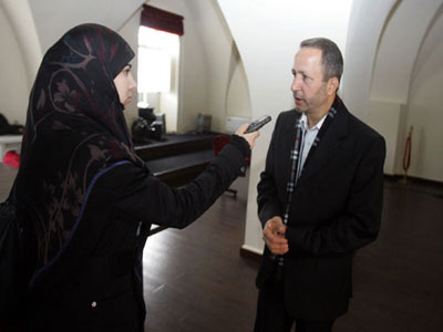 Una delegaci&oacuten del comité de apoyar la Resistencia visita el Patriarca el Ra&iacute