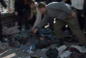 Unos 25 m&aacutertires entre civiles y militares, y 175 heridos en dos atentados en Alepo (Siria)