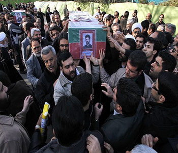 El funeral de los dos martirio Rochen y su guardia en Teher&aacuten 