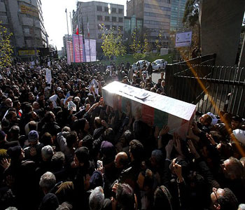 El funeral de los dos martirio Rochen y su guardia en Teher&aacuten 
