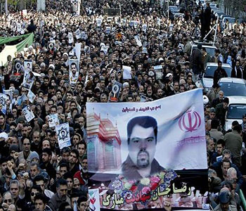 El funeral de los dos martirio Rochen y su guardia en Teher&aacuten 