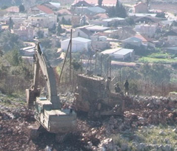 Una obra de inmunizaci&oacuten y establecimiento de alambre de p&uacuteas cerca de la l&iacutenea azul
