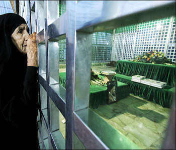 Sucedi&oacute en este d&iacutea el regreso de Ruhollah Khomeini a Teher&aacuten