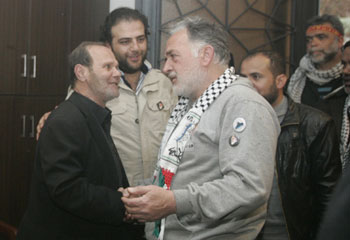 Una delegaci&oacuten de la Marcha Global del Quds visita la tumba del M&aacutertir Mougnieh