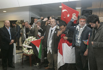 Una delegaci&oacuten de la Marcha Global del Quds visita la tumba del M&aacutertir Mougnieh