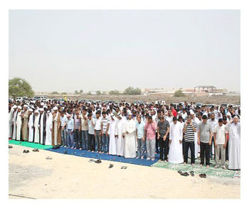 Multitudes bahrein&iacutees rezan en las mezquitas destruidas por el régimen