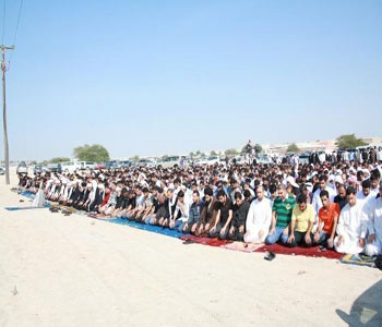 Multitudes bahrein&iacutees rezan en las mezquitas destruidas por el régimen