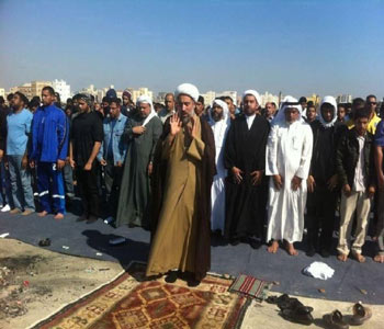 Multitudes bahrein&iacutees rezan en las mezquitas destruidas por el régimen