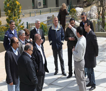 Una delegaci&oacuten &aacuterabe en Mlita