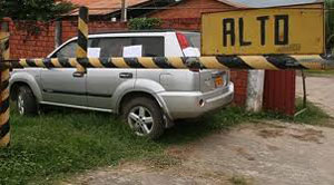 Incautado en Bolivia un veh&iacuteculo de la embajada de EE.UU. con armas