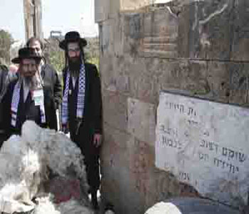 Dos Rabinos jud&iacuteos visitan el sur del L&iacutebano