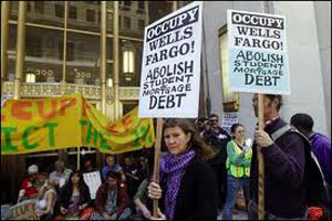 Manifestaci&oacuten contra la compa&ntilde&iacutea Wells Fargo en San Francisco
