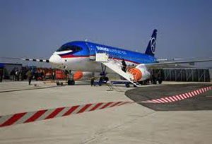 Hallan cad&aacuteveres entre los restos del avi&oacuten estrellado en Indonesia