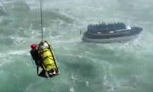 Sobrevive tras tirarse a las Cataratas del Ni&aacutegara