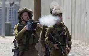 Carga policial israel&iacute contra una manifestaci&oacuten pac&iacutefica