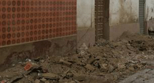 Buscan a desaparecidos tras el derrumbe de dos edificios en Italia