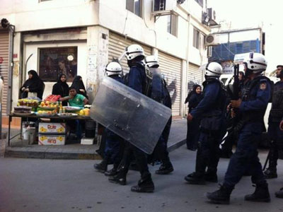 Las fuerzas del régimen bahreiní reprimen brutalmente una marcha pacífica