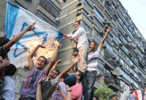 Fruto de la Revoluci&oacuten: La embajada israel&iacute est&aacute sin techo en Egipto