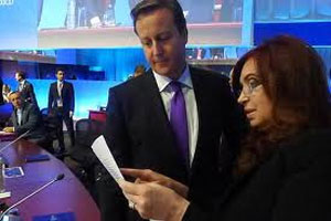 Una discusi&oacuten sobre las Malvinas entre Kirchner y Cameron