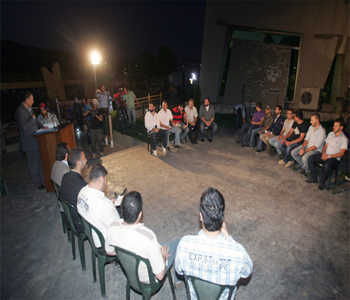 ¿Quién hizo llorar a los ojos de Mlita y a sus visitantes?