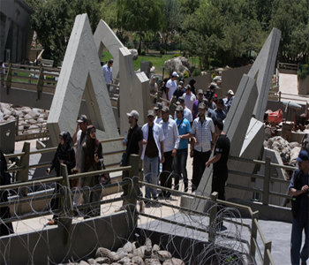 ¿Quién hizo llorar a los ojos de Mlita y a sus visitantes?