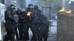 Enfrentamientos en Belfast tras una marcha orangista