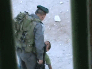 Difunden video de polic&iacutea israel&iacute agrediendo a un ni&ntildeo palestino