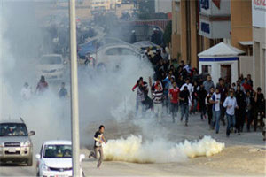 Fuerzas del régimen bahrein&iacute disparan contra indefensos manifestantes