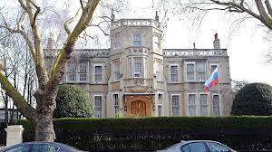 Opositores sirios atacan la Embajada rusa en Londres