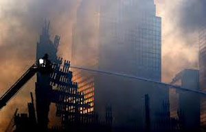 Los bomberos controlan el fuego en el World Trade Center