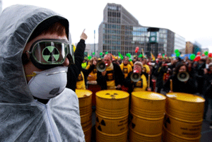 Defensores de la paz abogan por desarme nuclear brit&aacutenico
