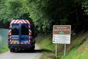 La ni&ntildea superviviente a los asesinatos de Francia no ha podido dar m&aacutes detalles