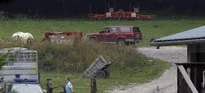 Hallada viva una ni&ntildea en Francia en un coche entre 3 cad&aacuteveres