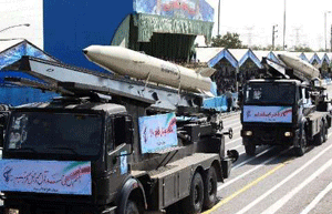 Irán desfila su poderío militar