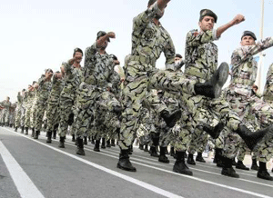 Irán desfila su poderío militar