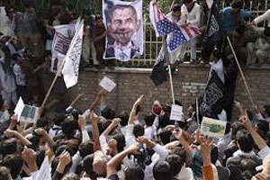 Decenas de polic&iacuteas heridos en protestas en Kabul