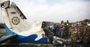 Diecinueve muertos al estrellarse un avión en Nepal