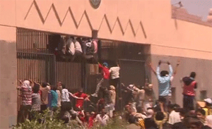 La embajada de EE.UU. en Yemen atacada por manifestantes tras la pel&iacutecula antiisl&aacutemica