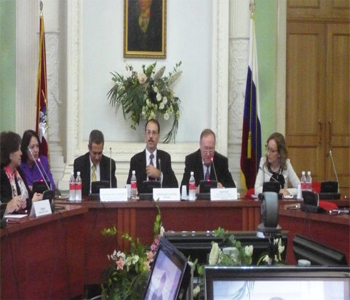 Alejandro Castro presenta su obra “El imperio del terror” en Moscú