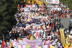 Multitudinaria manifestación alauita en Ankara