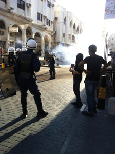 La policía de Bahréin reprime una manifestación en Manama
