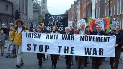 Irlandeses se manifiestan rechazando las amenazas de guerra contra Irán