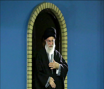 Imam Jamenei: Hegemon&iacutea mundial seguir&aacute con sus complots contra Ir&aacuten
