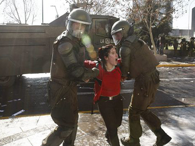 Santiago y la manifestación estudiantil nuevamente junto con la Gendarmería