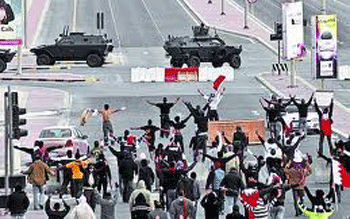 Muere un policía en unos enfrentamientos con manifestantes en Bahréin