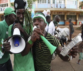 Abren sin incidentes las urnas para las elecciones de Sierra Leona