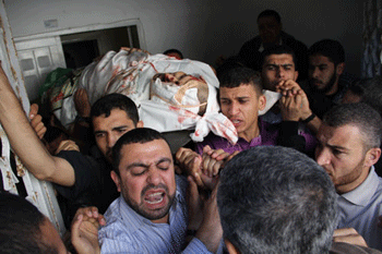 Los palestinos en el funeral de Yaabari reclaman venganza