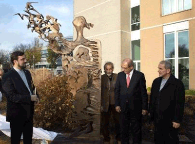 Irán devela monumento dedicado a víctimas de armas químicas en La Haya