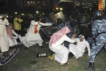 Kuwait: La policía reprime protesta de la oposición