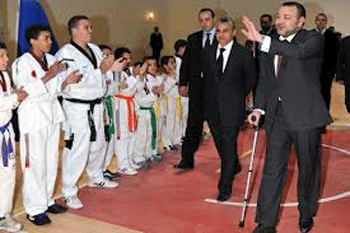 Mohamed VI aparece con una muleta en sus últimos actos oficiales